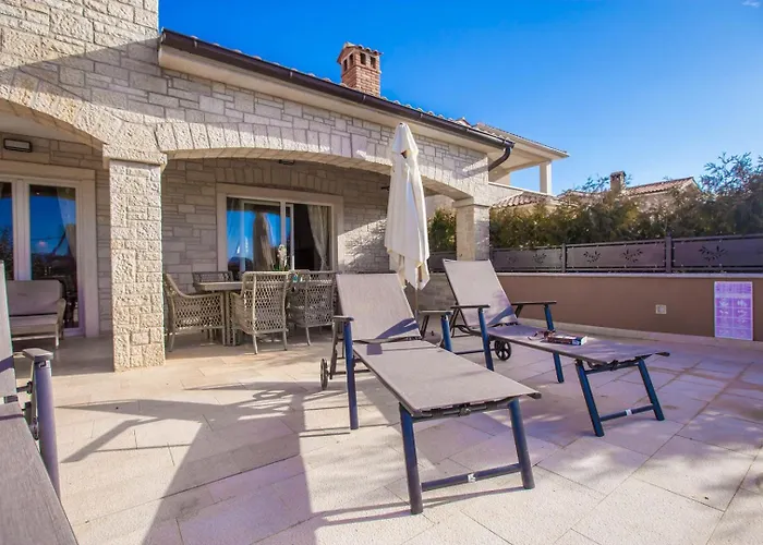 Beautiful Dominika With Private Pool Villa