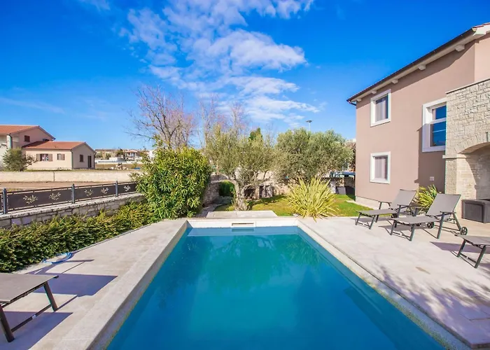 Beautiful Dominika With Private Pool Villa
