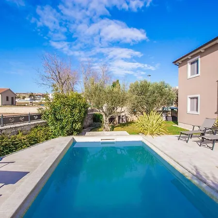 Beautiful Dominika With Private Pool Villa