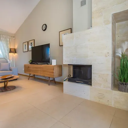 Beautiful Dominika With Private Pool Villa Kastelir