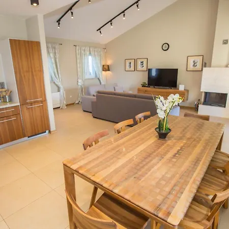 Beautiful Dominika With Private Pool Villa